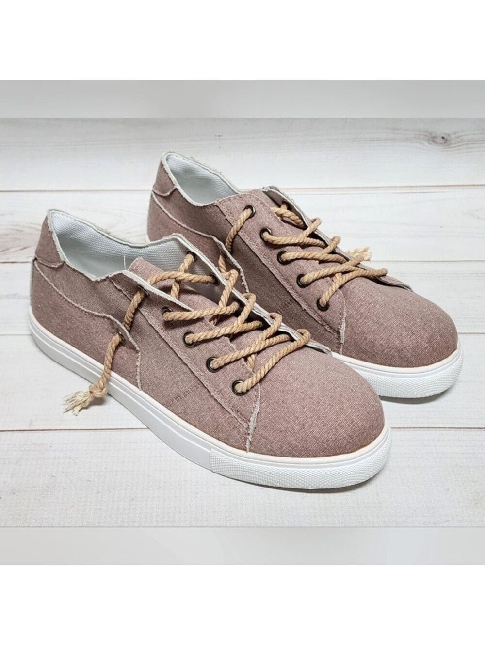 Women's Low Top Canvas Slip On Shoes Size 8 - New Without Box